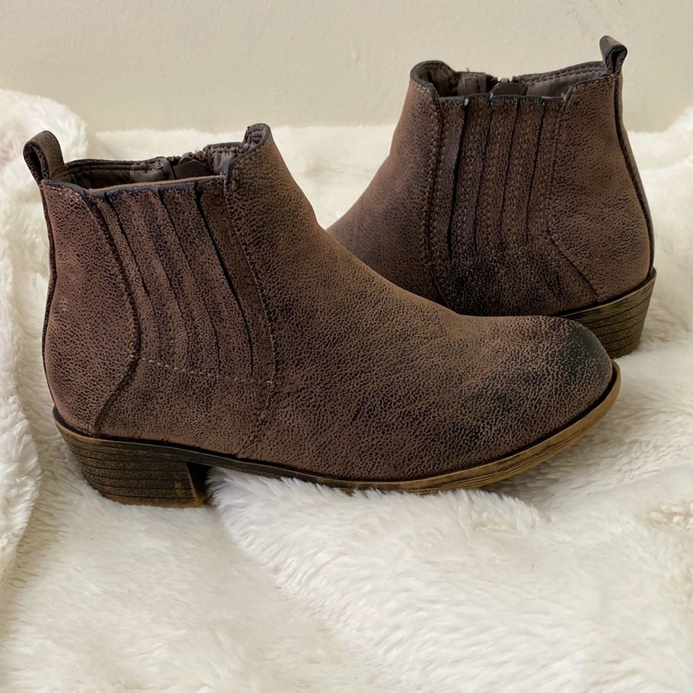 Girls rustic brown suede like ankle boot size 12M